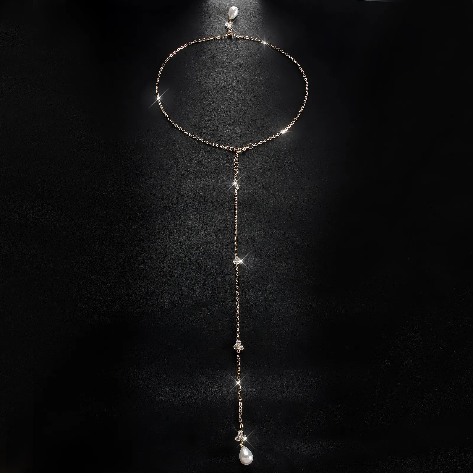 バックレスドレスに欠かせない華奢なゴールドネックレス、ミニマ - Body Jewelry For Backless Dress のレビューと価格