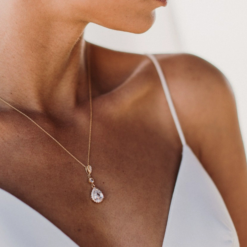 高級ジルコンウォータードロップバックチェーンネックレスドレス - Body Jewelry For Backless Dress のレビューと価格