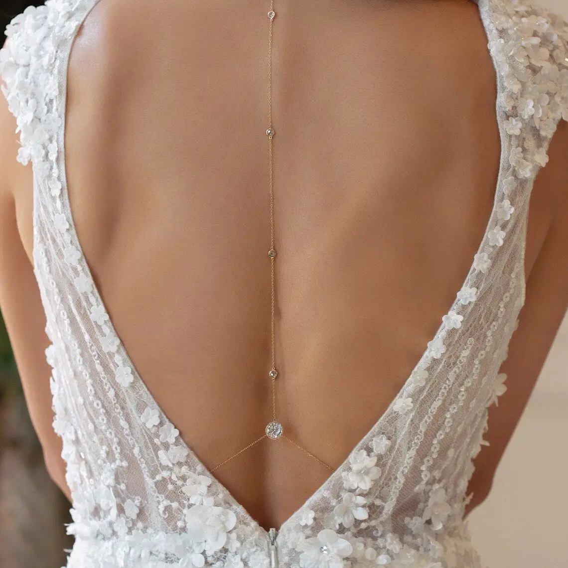 ミニマリストで繊細なシングルクリスタルバックドロップボディチ - Body Jewelry For Backless Dress のレビューと価格