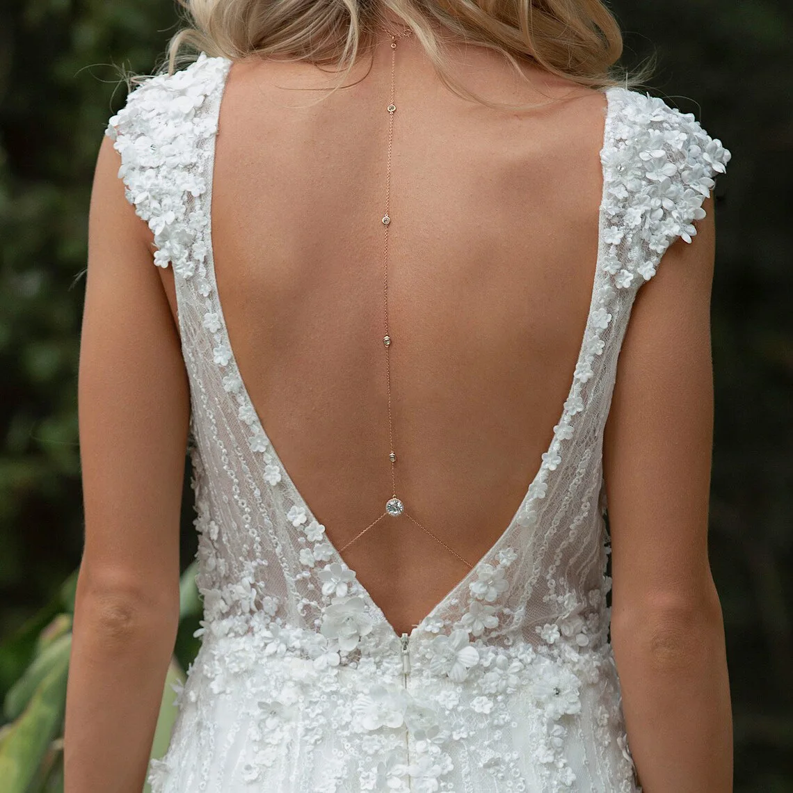 ミニマリストで繊細なシングルクリスタルバックドロップボディチ - Body Jewelry For Backless Dress のレビューと価格